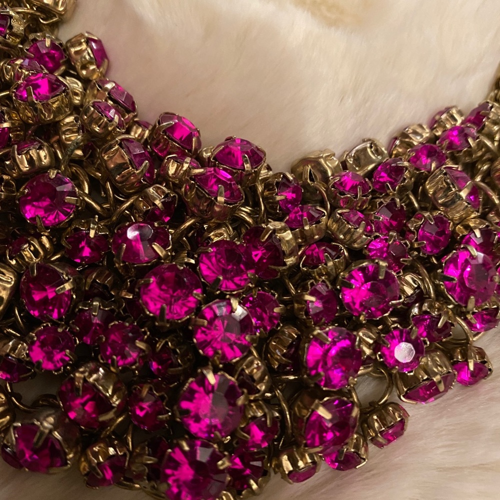 Chunky fuchsia/gold necklace - Picture 6 of 6